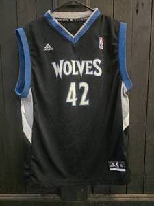 Timberwolves Jersy. Love No Holes or Rips