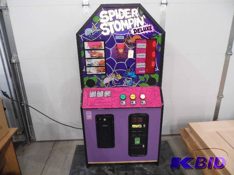 lot 1 image: Spider Stompin Deluxe Video Game