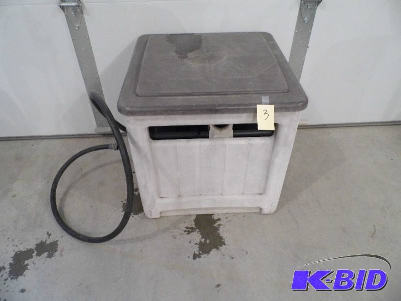 lot 3 image: Suncast Hose Reel