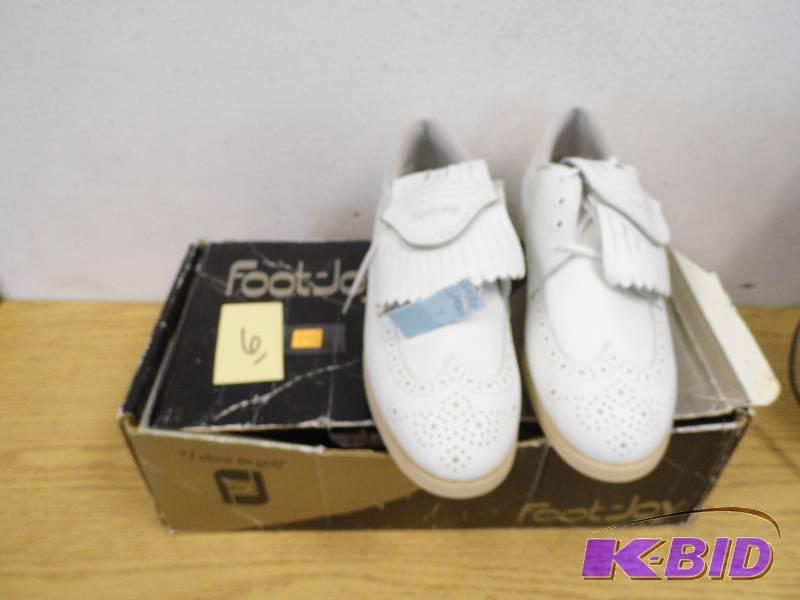 lot 6 image: New Foot Joy Golf Shoes