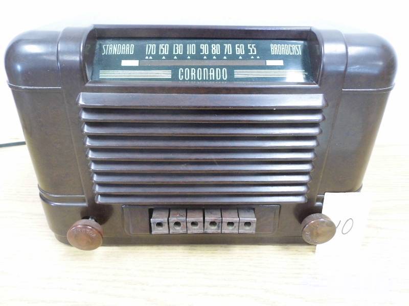 lot 10 image: Vintage Coronado Radio