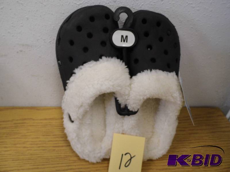 lot 12 image: New Comfy Clogs