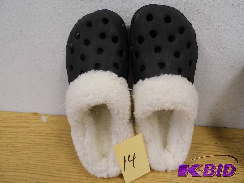 lot 14 image: New Comfy Clogs