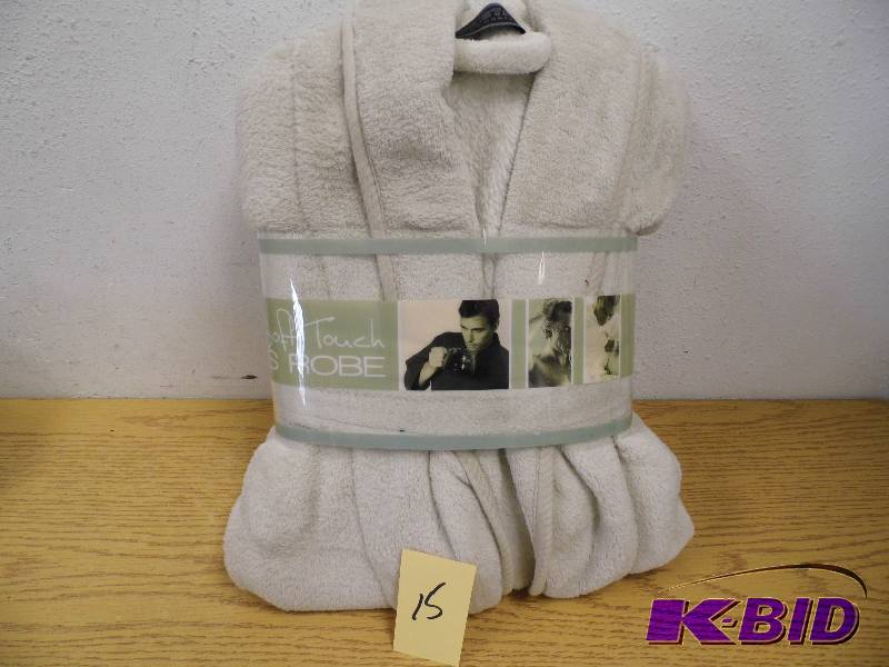 lot 15 image: New Soft Touch Mens Robe
