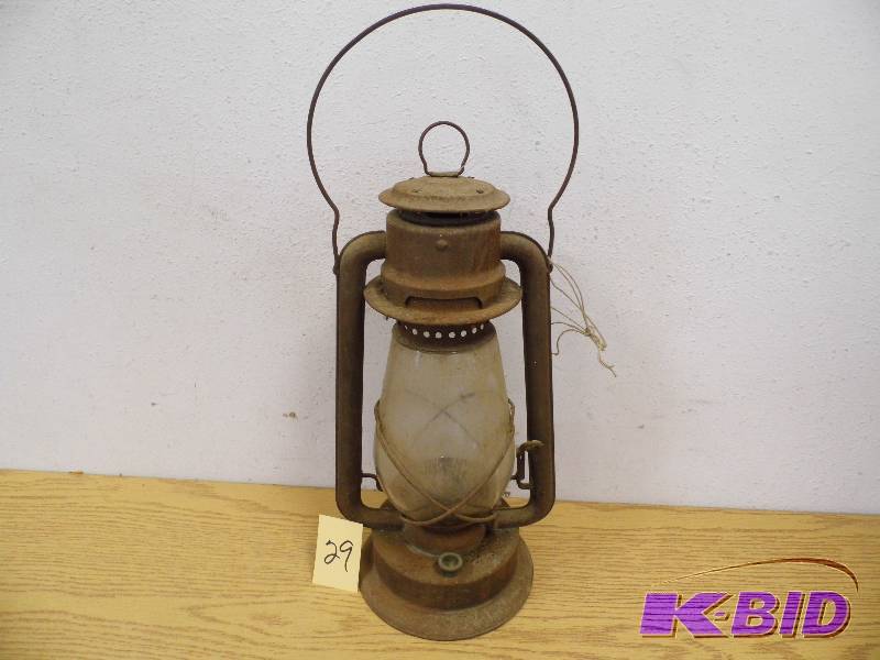 lot 29 image: Vintage Lantern