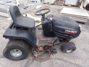 Murry Lawn Tractor for parts or repair
