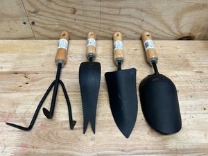 Corona gardening tools (lot of 4)