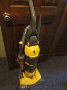 Eureka WideTrack Altima vacuum clea...