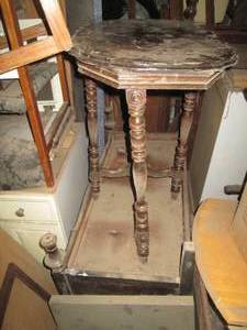 Vintage ornate ruffled edge wood en...