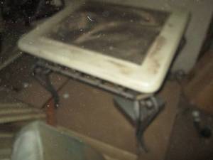 Decorative metal framed end table w...