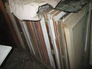 Huge lot of wood framed household w...