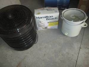 In original box hand mixer, food de...