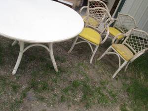 Vintage 5-Piece Wicker style Round ...