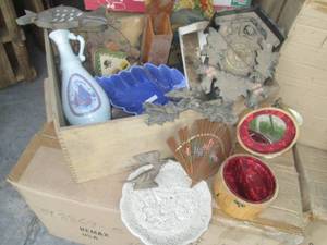 Assortment of wood fish, wall hangi...