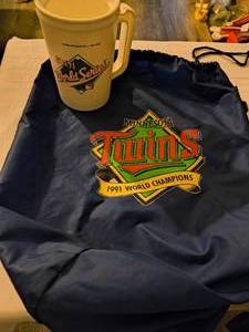 1991 Twins cup with Drawstring bag