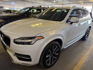 2017 Volvo XC90 T6 Momentum AWD