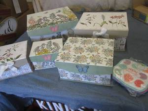 Garden nesting totes and potholders...
