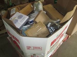 Pallet resale lot filled with retur...