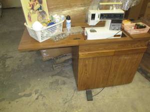 Singer sewing machine with stand an...