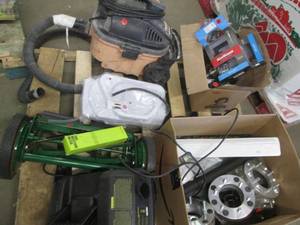 Pallet of items for parts or repair...