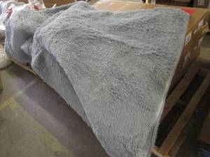 5 x 10 New fuzzy rug...