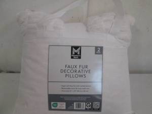 Faux fur pillow 2 pack...