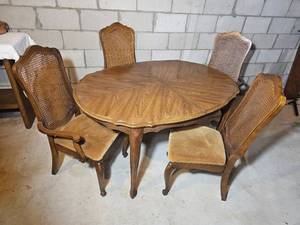 French provincial Dining Table & Chairs