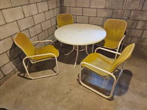 Samsonite MCM Patio Table Set