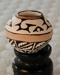 Miniature Native American Acoma Pueblo Pot signed Bogudo