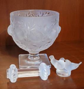 Lalique Crystal Collection  Elisabeth Vase  Love Birds  Knife Rest