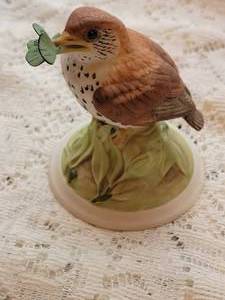 Bisque Boehm Bird Figurine  Baby Wood Thrush 444