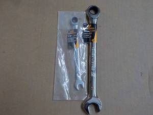 2 Gear Wrench Ratcheting Wrenches...