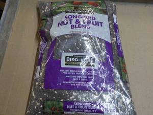 10 lb. bag Pennington Songbird Nut ...