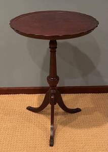LLR - Vintage Round Accent Table