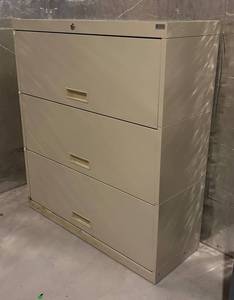 LL - Metal Cabinet
