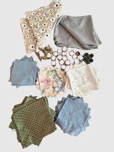LR - Kate Spade New York Table Cloth, Napkins and Napkin Rings Mixed Lot