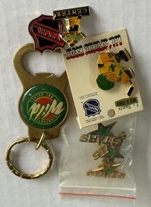 (5) Vintage Minnesota North Stars  Wild  NHL Hockey Pins and Keychain