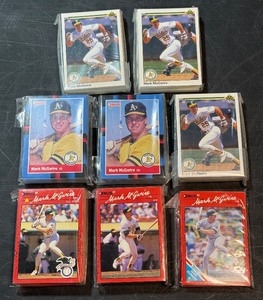 LARGE LOT of Mark McGwire Baseball Cards 400 (2)