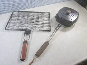 (EW1) 2 Campfire Cookers with Handl...