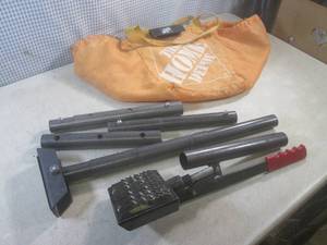 (EW5) Carpet Stretcher in Hoe Depot...