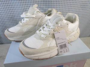 (CSB) Pair of Womens Reebok Chaos ...