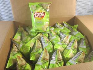 (EC2) 24 Bags of Lays Limon Potato...