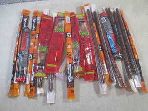 (B-1) 24 Assorted Jack lInks Snacks...