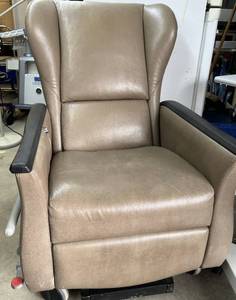 MSRP $2,500 Nemschoff Treatment Model 792-12 Recliner, Mobile Clinical Recovery &amp Infusion Chair wFootrest Extension, Adjust Back &amp Caregiver Push Handle, Ideal for Dialysis, Oncology, Infusion, Recovery &amp Patient Treatment Areas Minor Wear