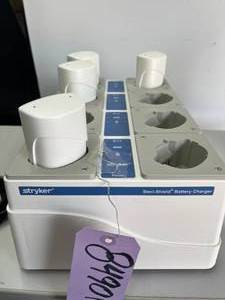 MSRP $2,500 Stryker 400-655 T4 Eight Station Steri-Shield Battery Charger System, Includes 4 Rechargeable Batteries, Multi-Bay Medical Power Charging Station For Surgical &amp Powered Instrument Systems WORKS GREAT