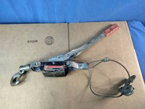 Hand-operated cable puller, commonly referred to as a come-along