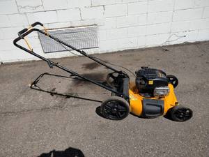 Poulan Pro lawn mower 21-inch cut push mower with a Briggs & Stratton engine.