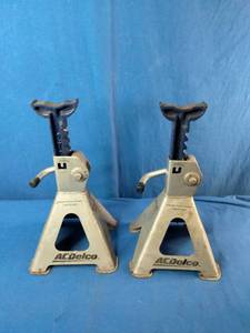 These are a pair of ACDelco 2-ton capacity jack stands.