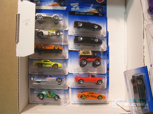 lot 16 image: Hotwheels, new in package, qty 40