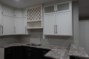 Showroom kitchen, white uppers, black lowers, wgranite, 9 foot x 9.5 foot